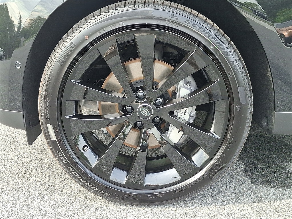 2025 Land Rover Range Rover Sport SE photo 5