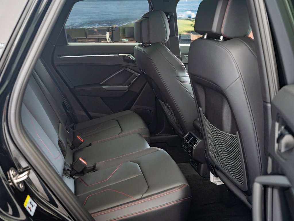 2025 Audi Q3 45 TFSI S line Premium Plus photo 33