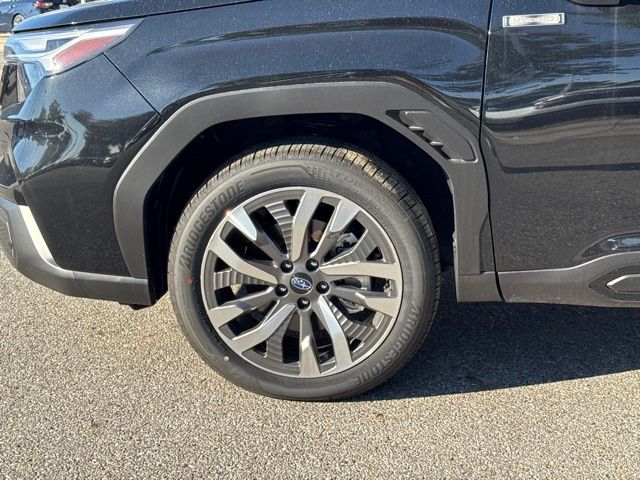 2025 Subaru Forester Touring photo 7