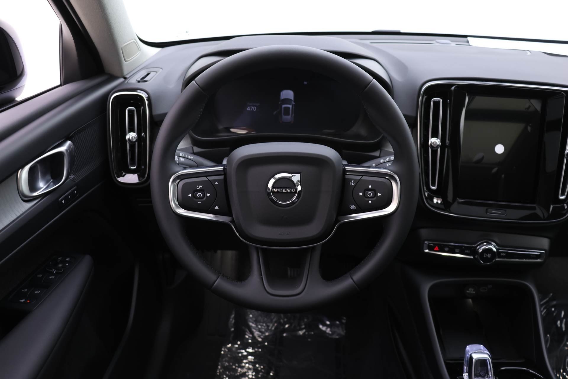 2026 Volvo XC40 Plus photo 11