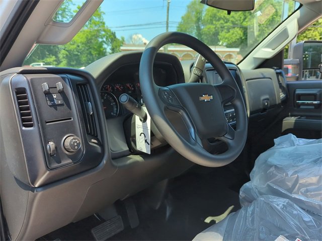 2024 Chevrolet Silverado 5500HD Work Truck photo 2