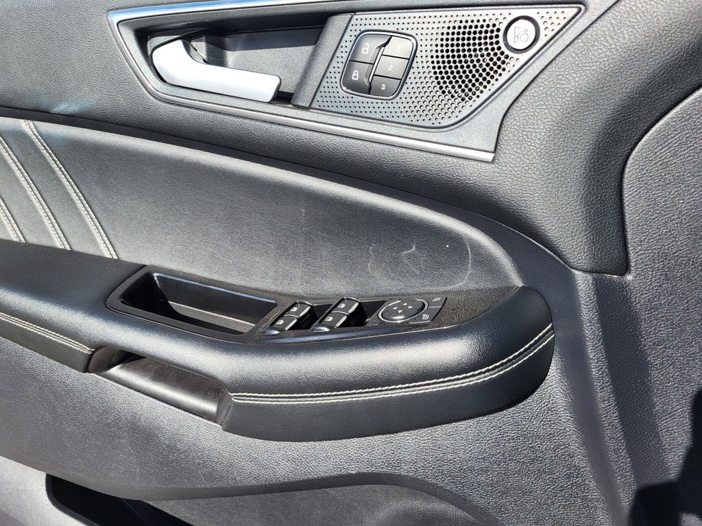 2020 Ford Edge ST photo 20