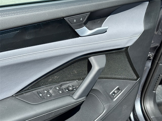 2025 Volkswagen Tiguan SE photo 30