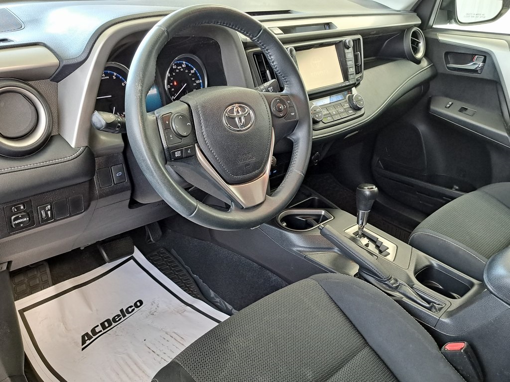 2016 Toyota RAV4 XLE photo 7