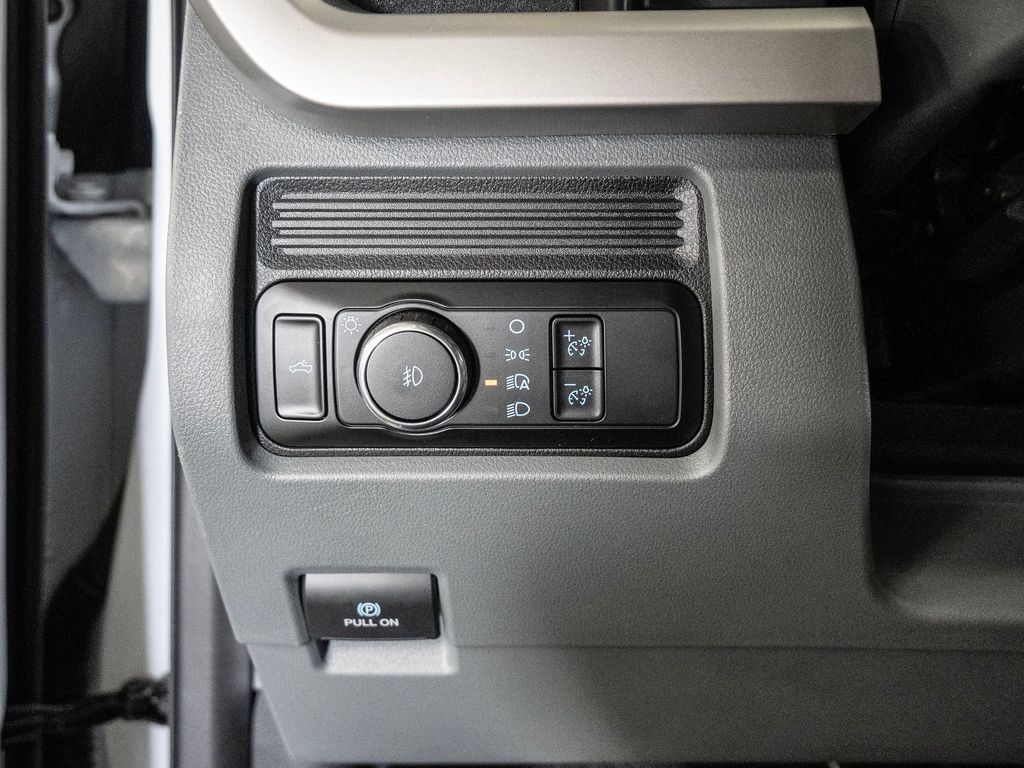 2024 Ford F-600 photo 13