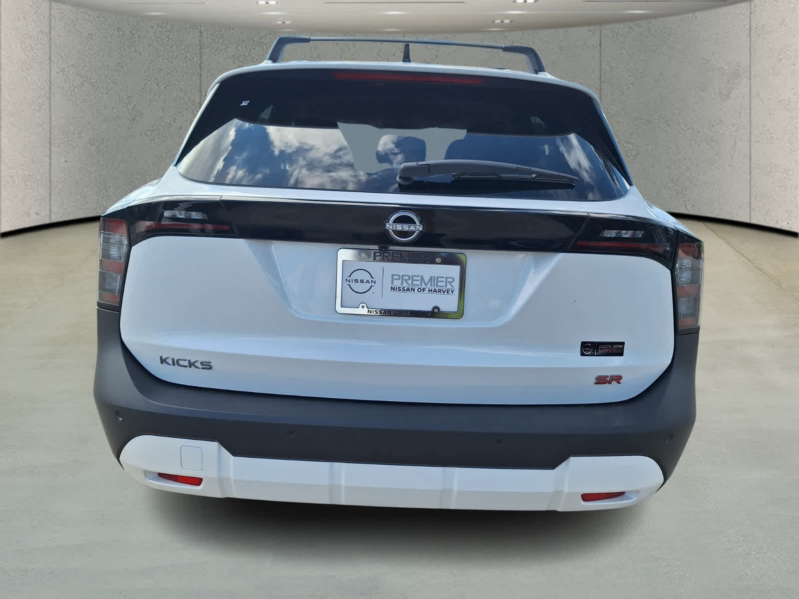 2026 Nissan Kicks SR photo 3