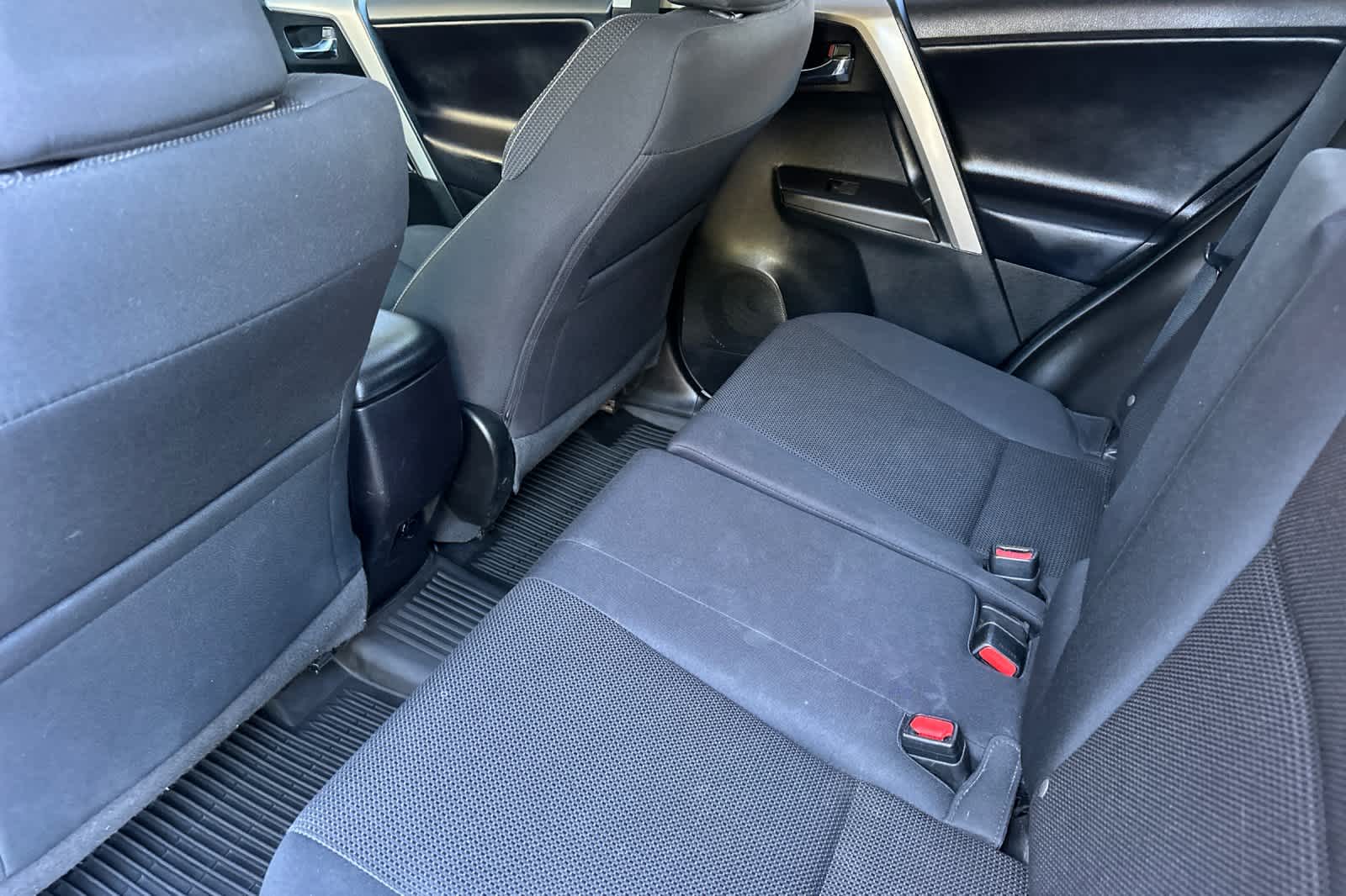 2018 Toyota RAV4 XLE photo 4