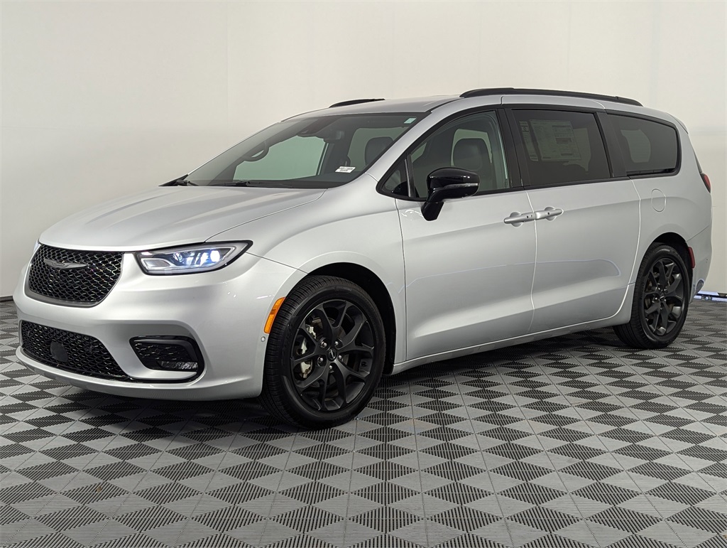 2024 Chrysler Pacifica Touring L photo 6