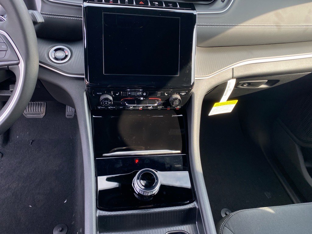 2025 Jeep Grand Cherokee Laredo X photo 5