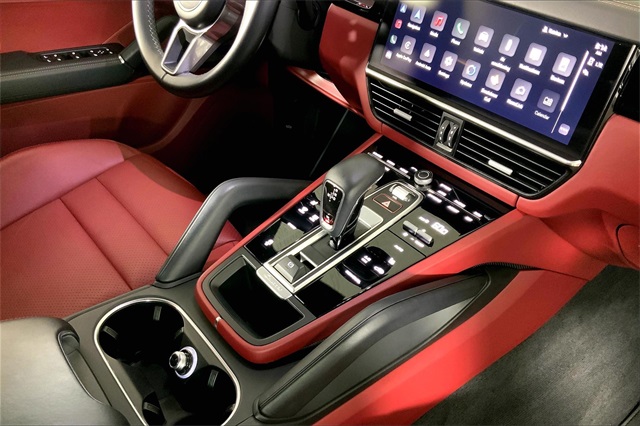 2022 Porsche Cayenne Platinum Edition photo 15