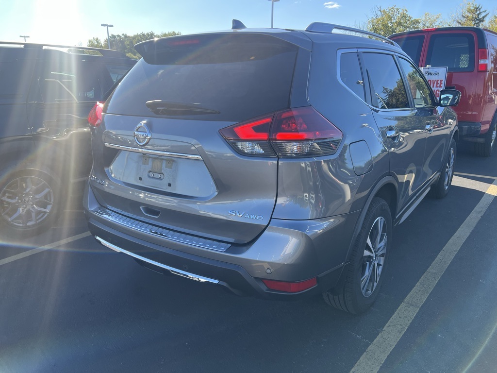 2019 Nissan Rogue SV photo 2
