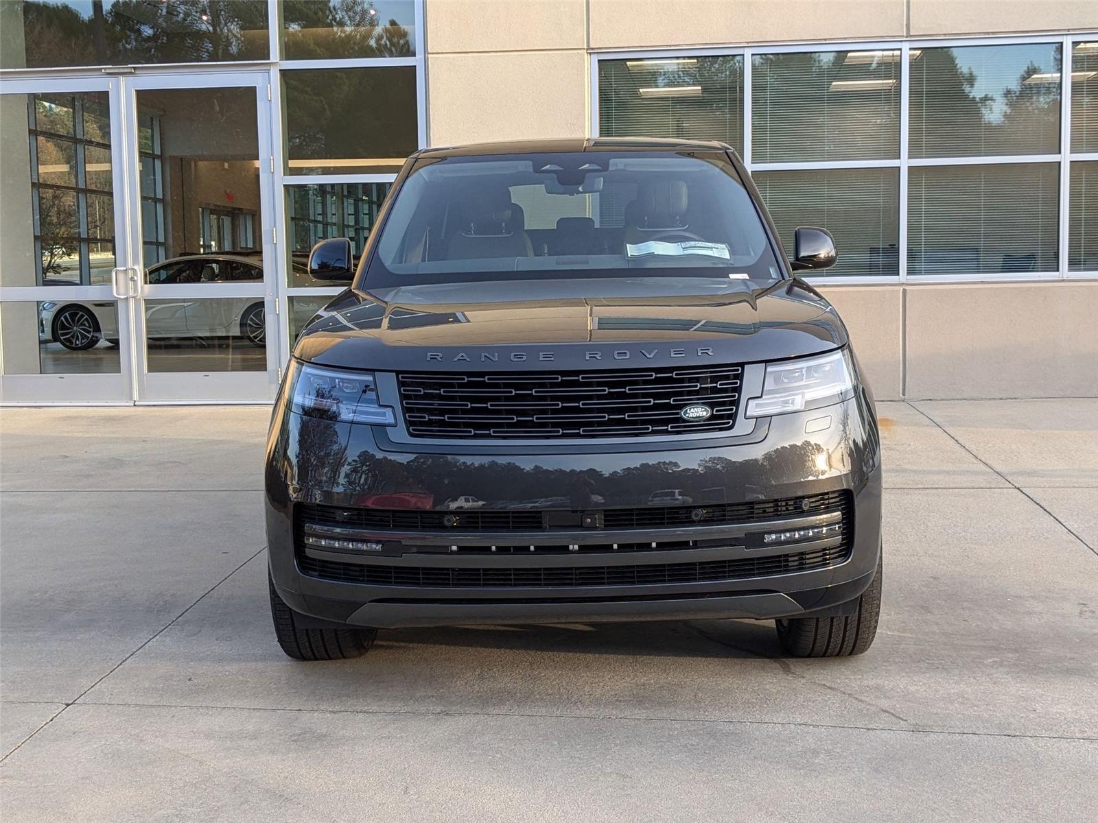 2025 Land Rover Range Rover SE photo 2