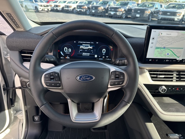 2025 Ford Explorer photo 9