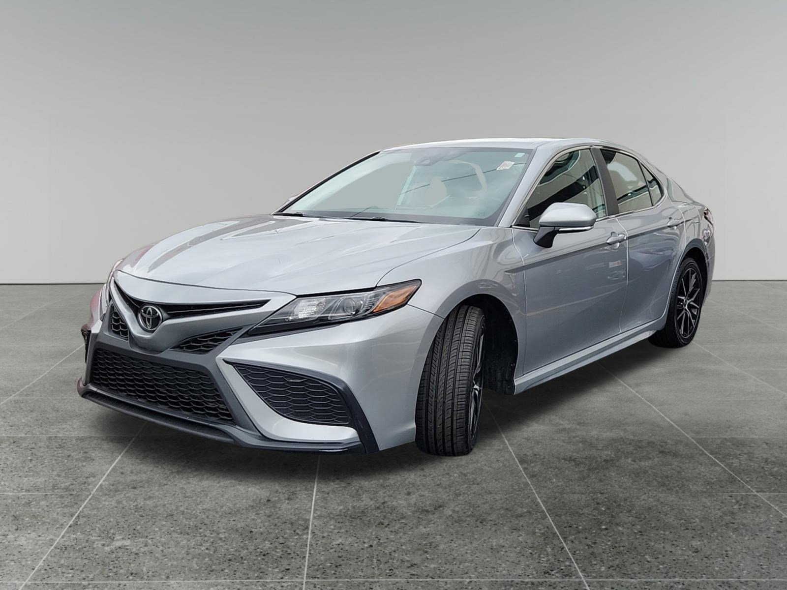 2022 Toyota Camry SE photo 3