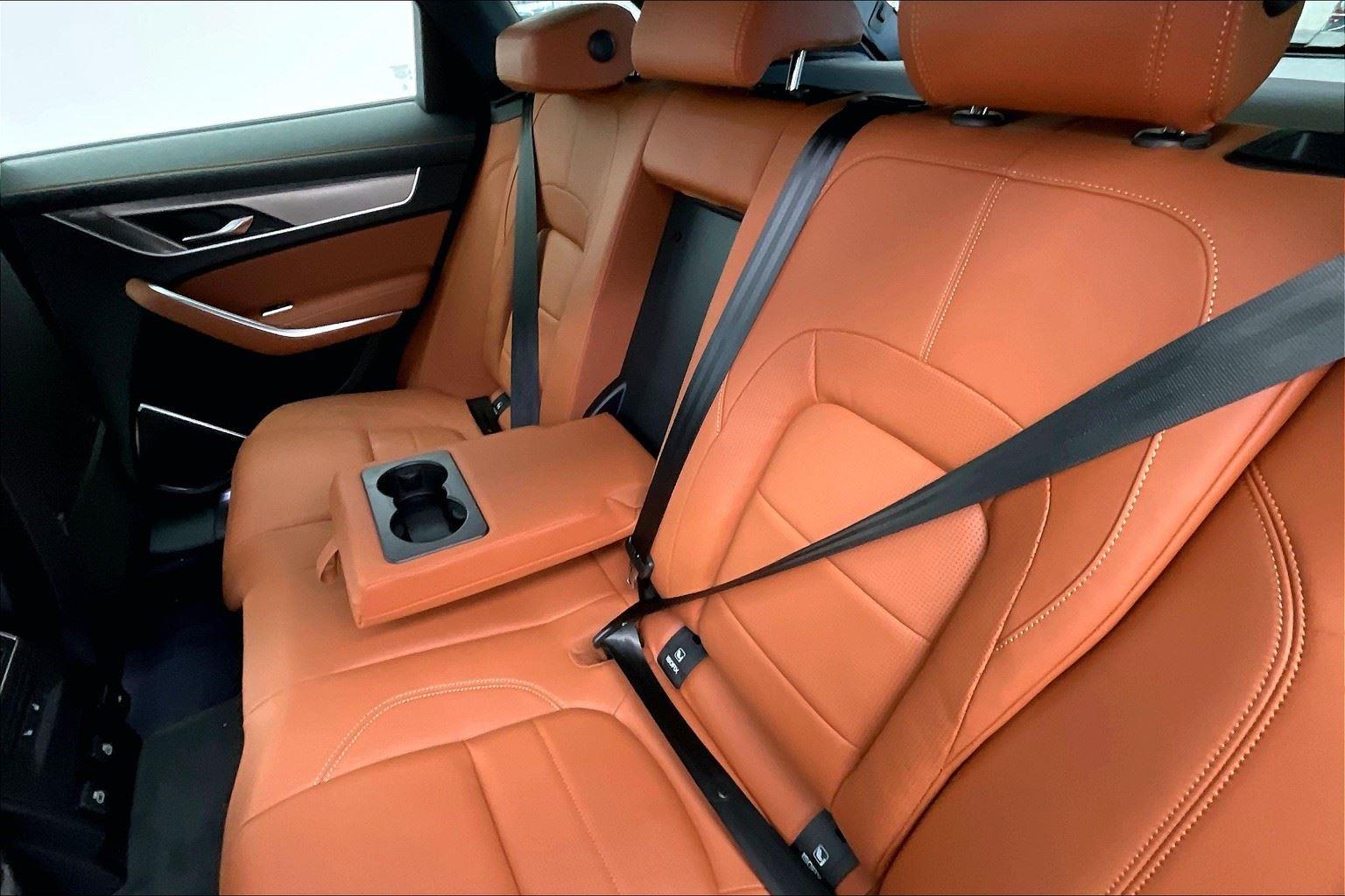 2026 Jaguar F-PACE P400 R-Dynamic S photo 6