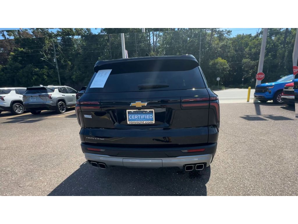 2025 Chevrolet Traverse photo 3