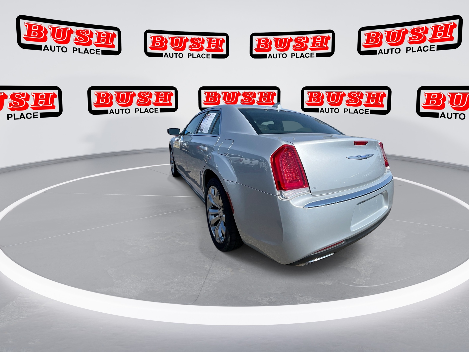 2019 Chrysler 300 Touring L photo 17