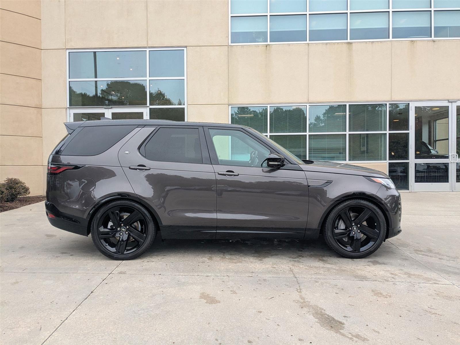 2025 Land Rover Discovery SE photo 4