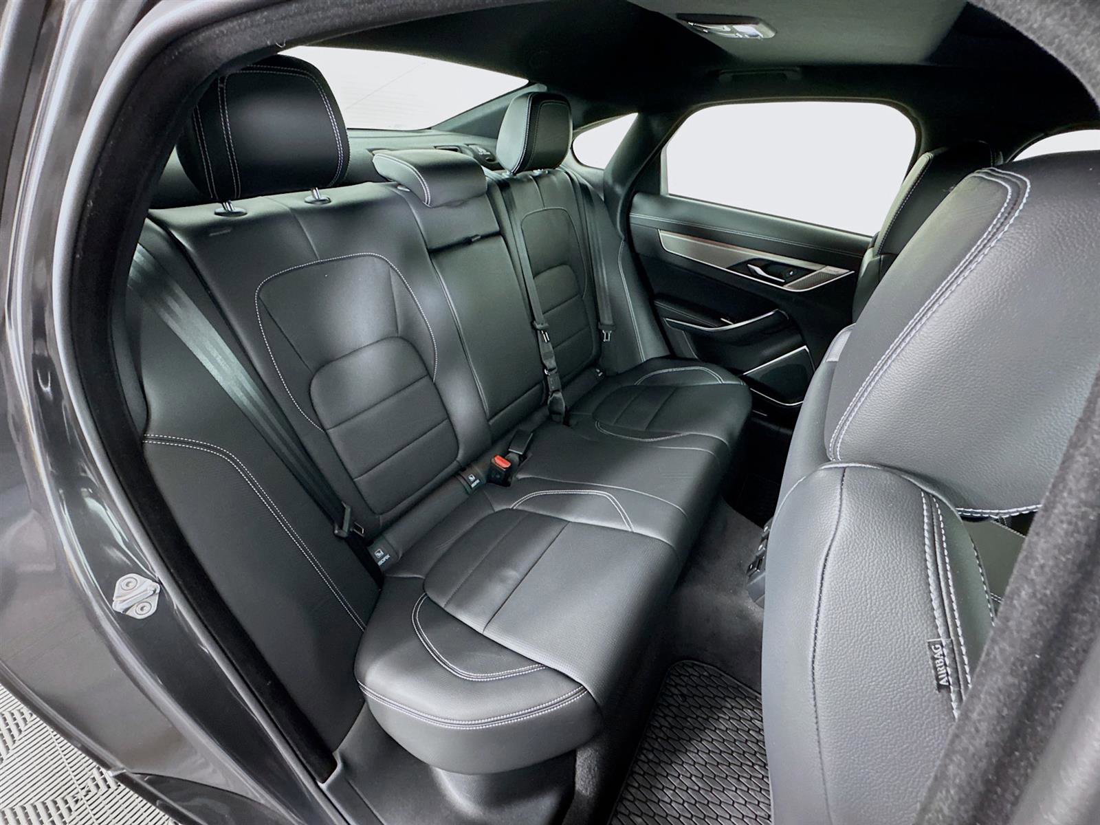 2024 Jaguar XF P300 R-Dynamic SE photo 28