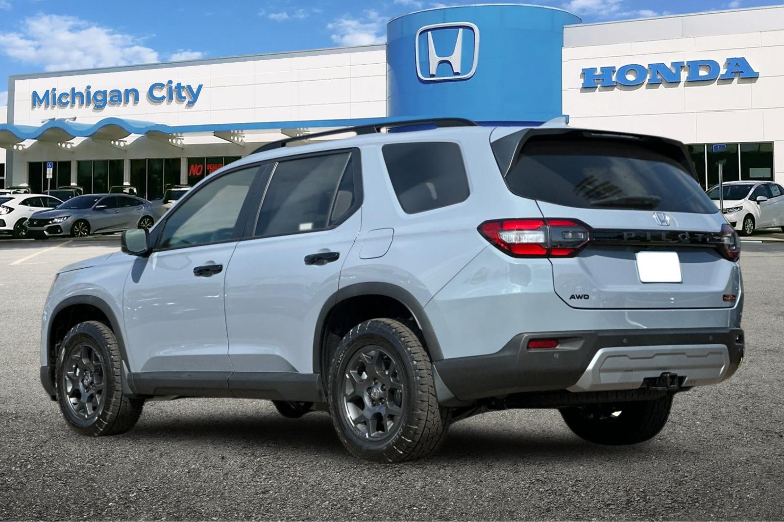 2025 Honda Pilot TrailSport photo 3