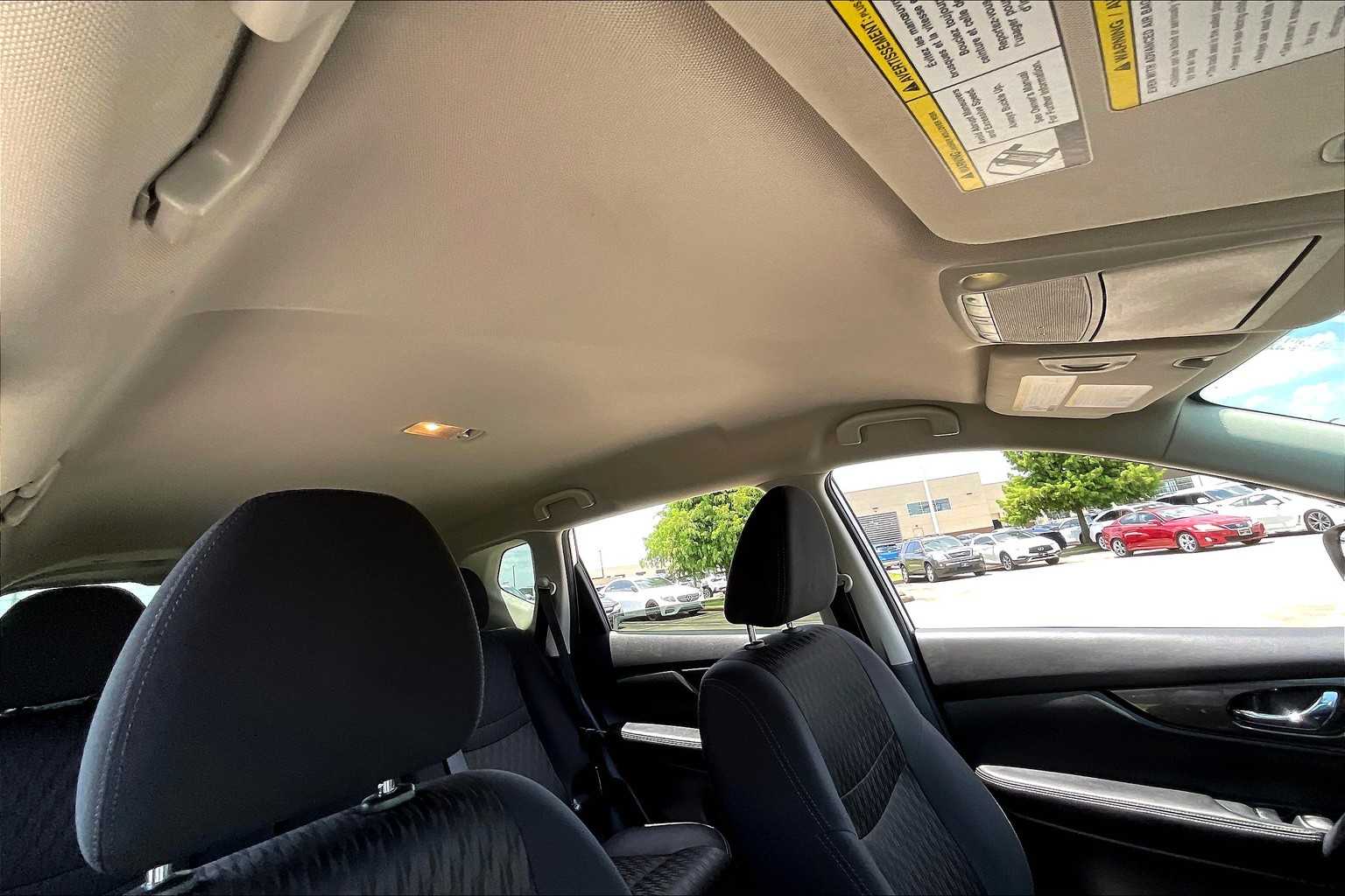 2019 Nissan Rogue SV photo 12