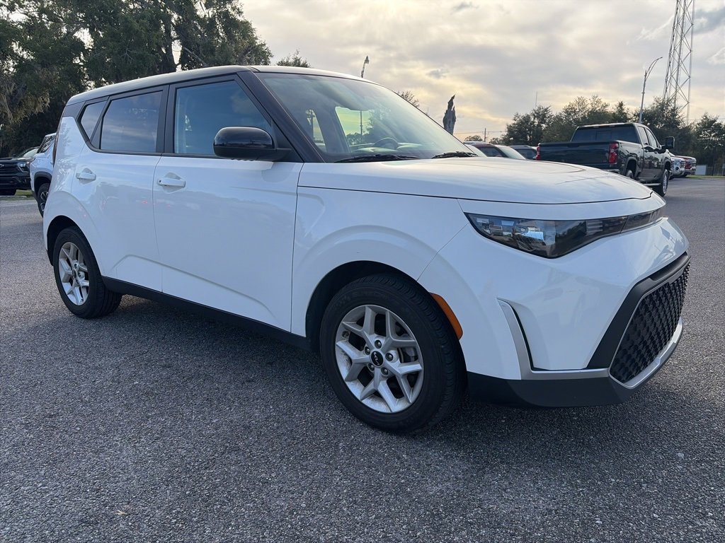2024 Kia Soul LX S photo 2