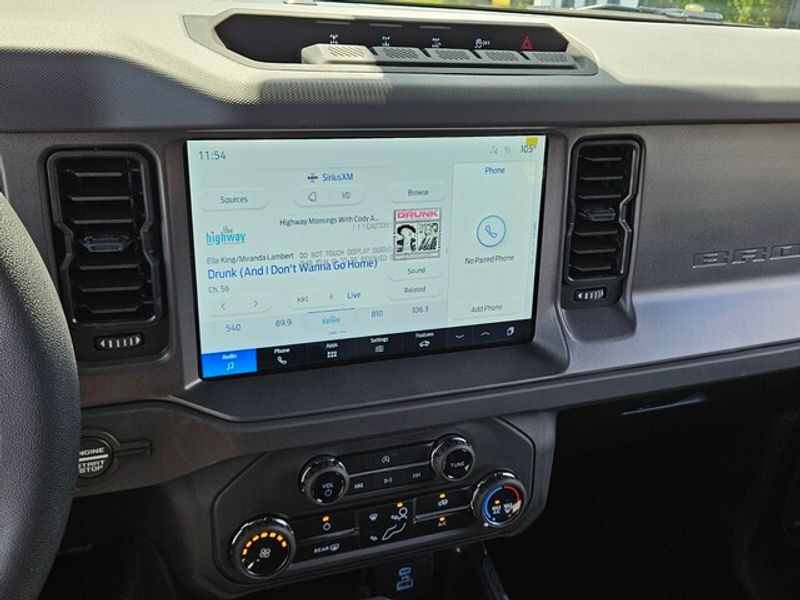 2025 Ford Bronco Base photo 14