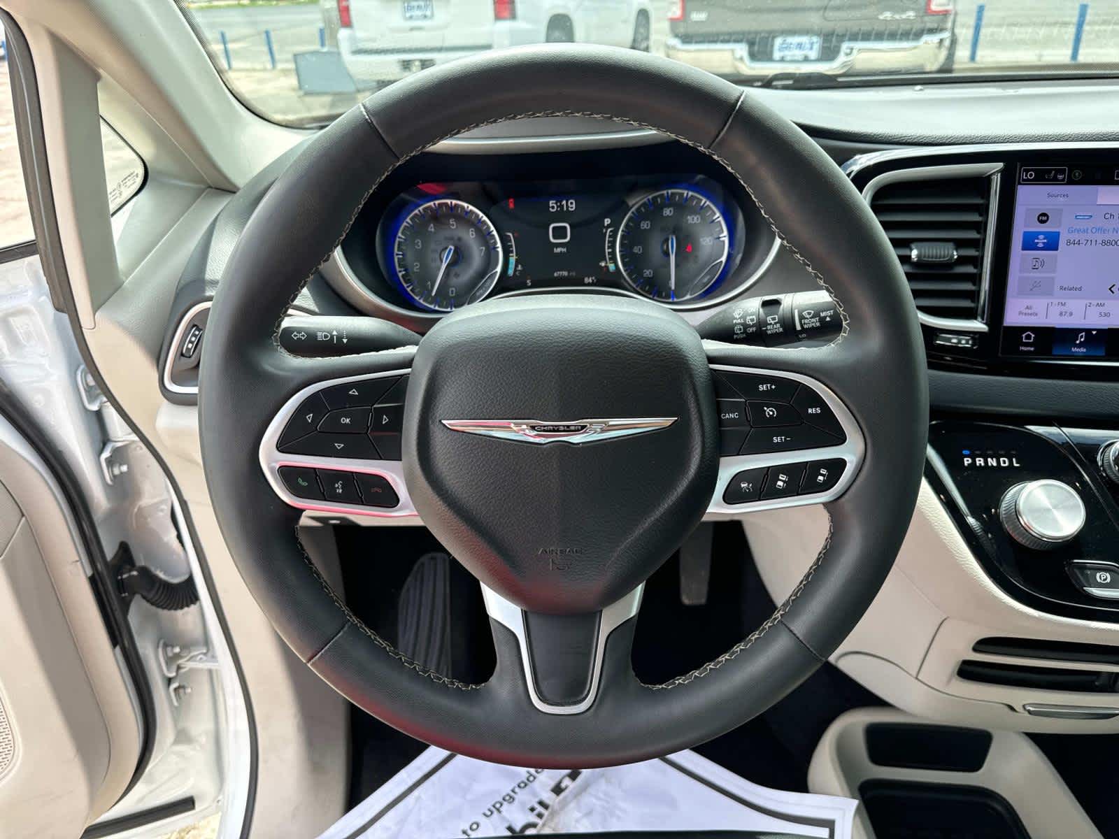 2022 Chrysler Pacifica Touring L photo 39
