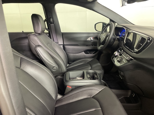 2026 Chrysler Voyager LX photo 12