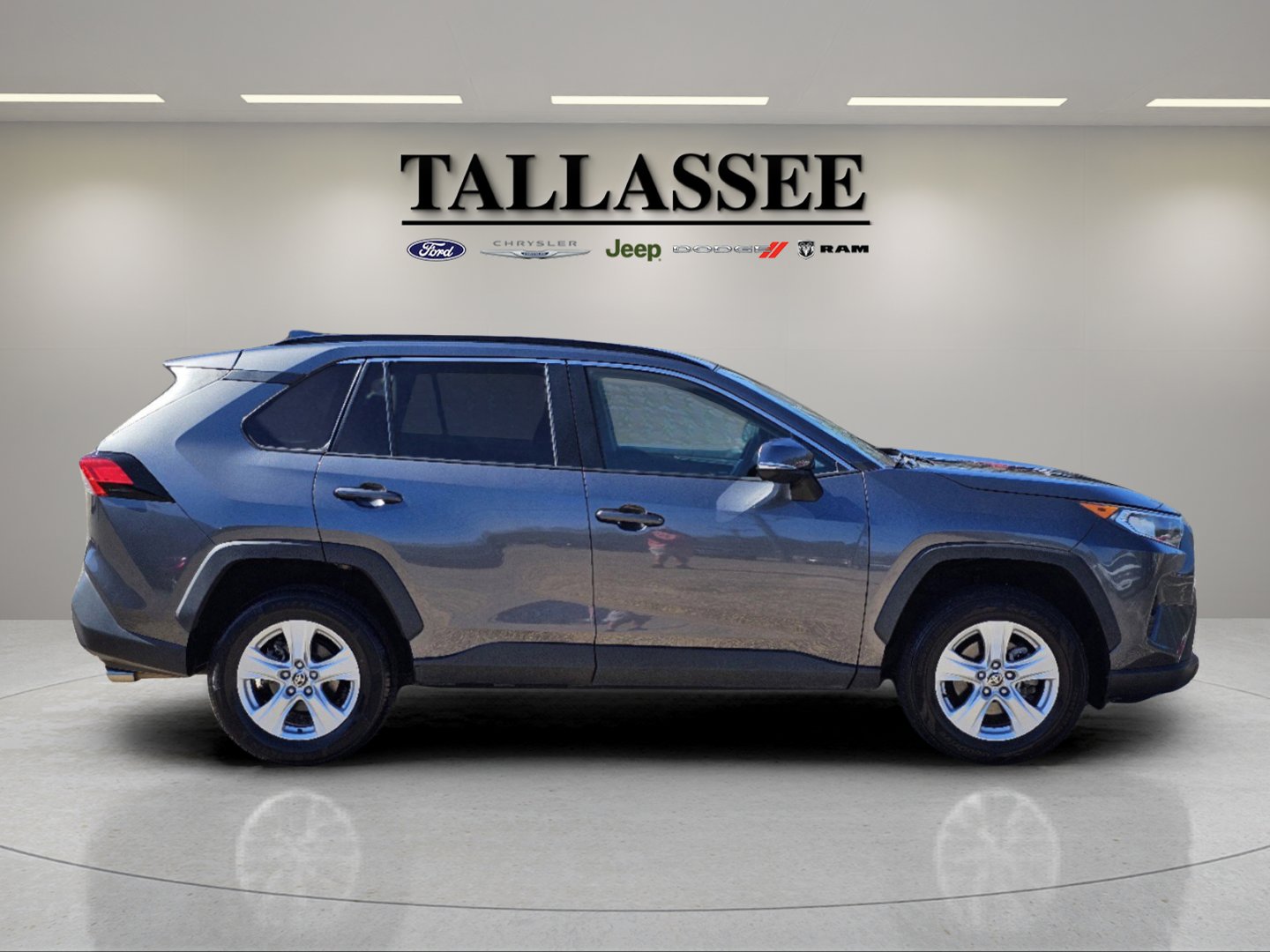2021 Toyota RAV4 XLE photo 5
