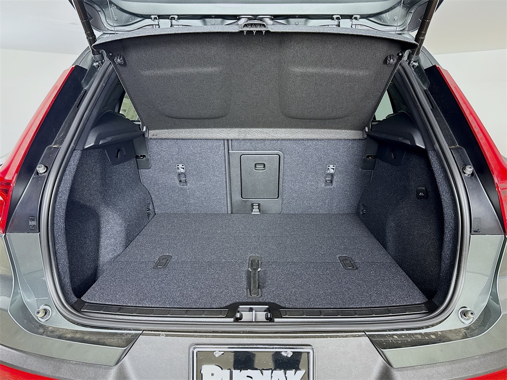 2026 Volvo XC40 Plus photo 27