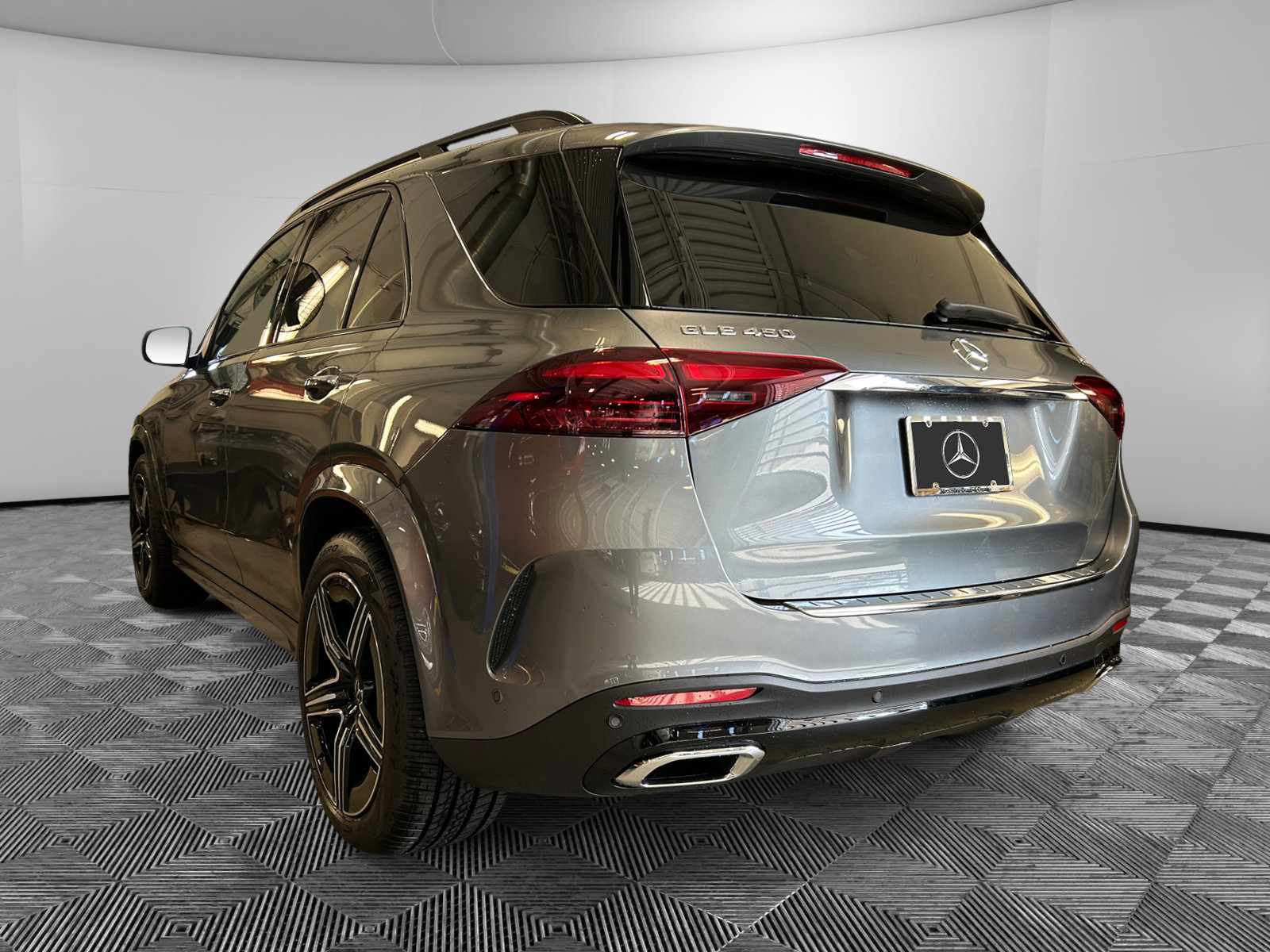 2026 Mercedes Benz GLE 450 4MATIC photo 3