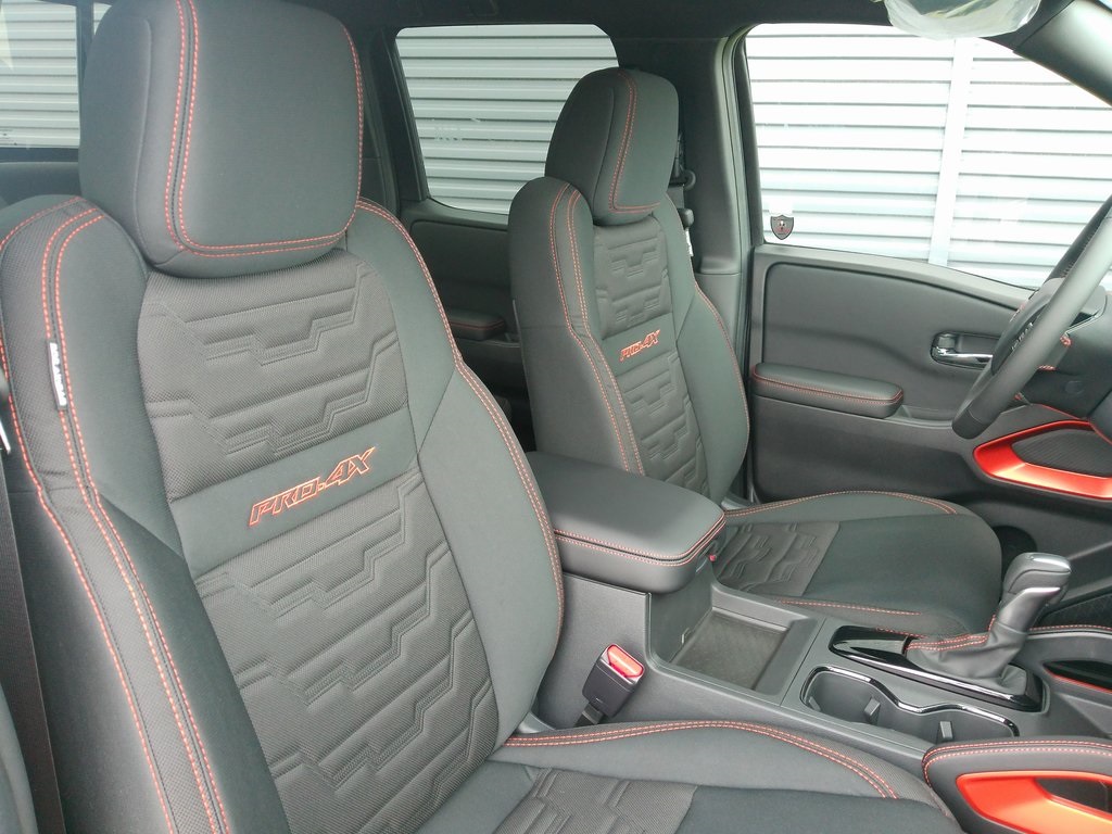 2025 Nissan Frontier Crew Cab PRO-4X photo 12