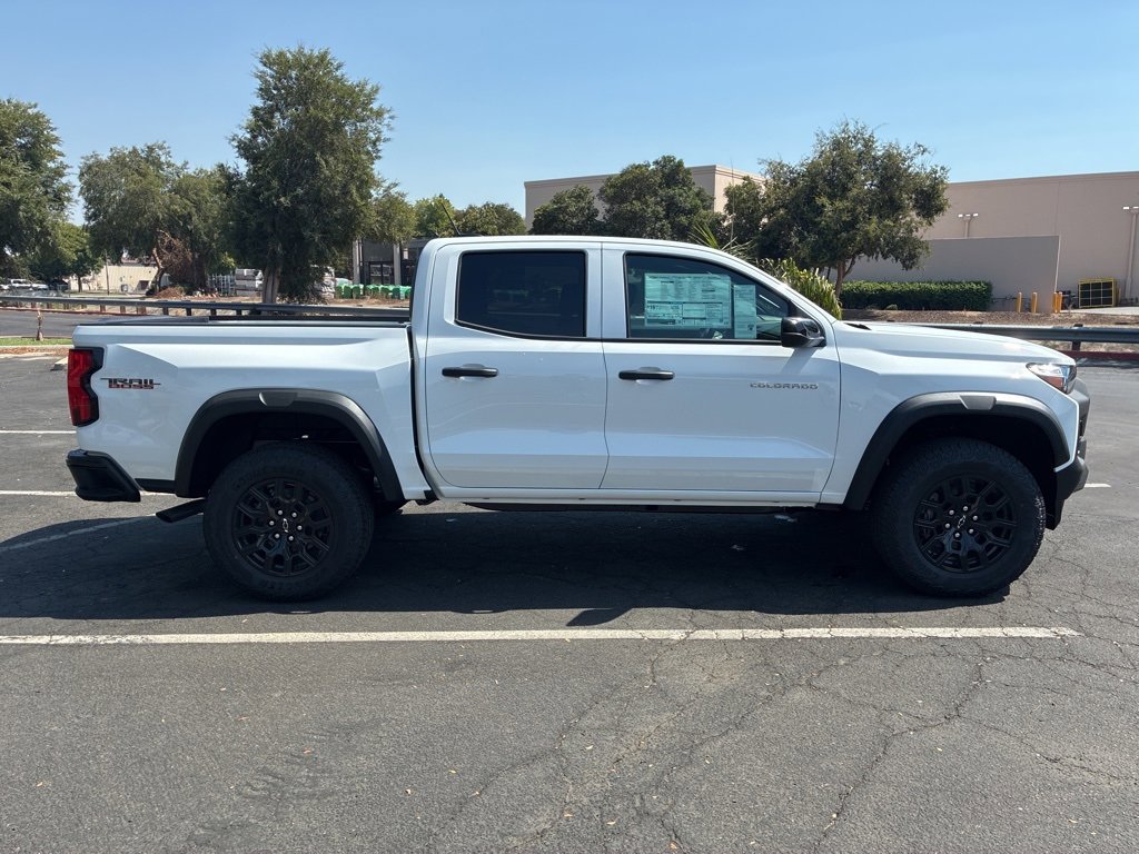 2026 Chevrolet Colorado Trail Boss photo 2