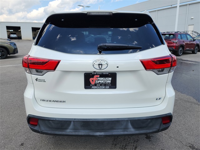 2019 Toyota Highlander LE Plus photo 2