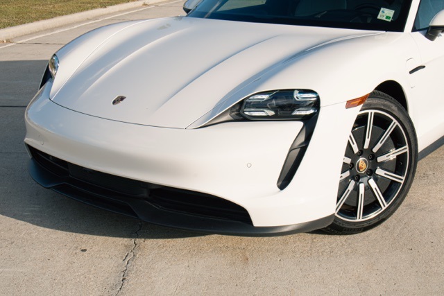 2023 Porsche Taycan Base photo 2