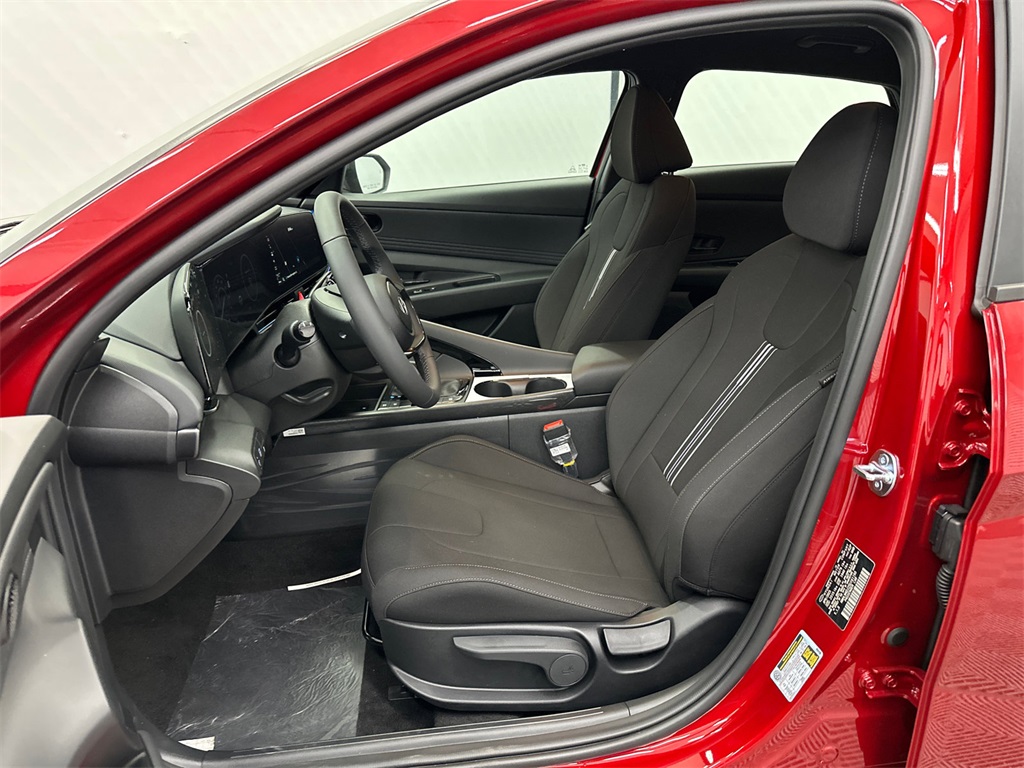 2025 Hyundai Elantra Hybrid SEL Sport photo 9