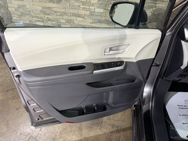 2022 Toyota Sienna LE photo 6