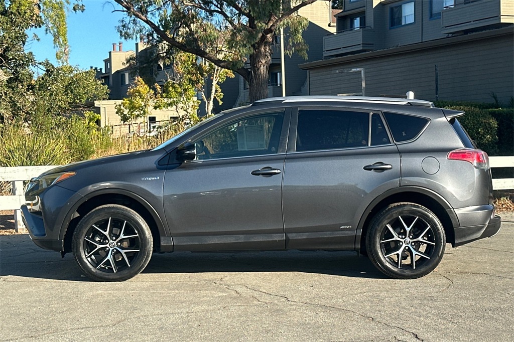 2017 Toyota RAV4 Hybrid SE photo 4