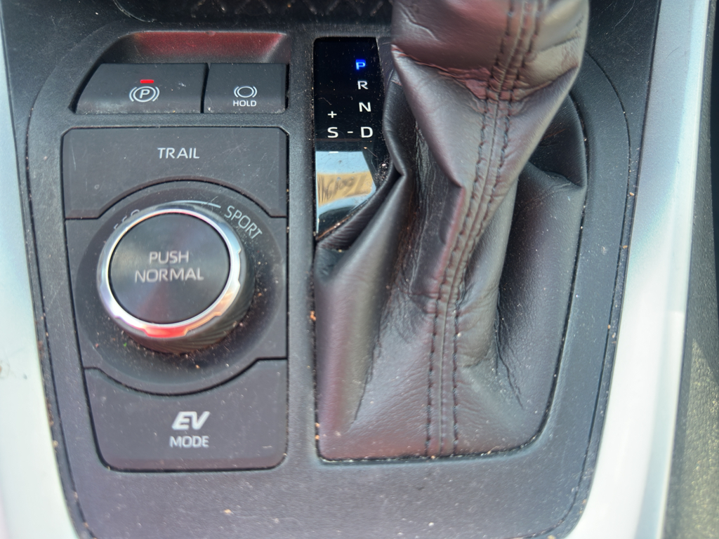 2021 Toyota RAV4 Hybrid XLE photo 9