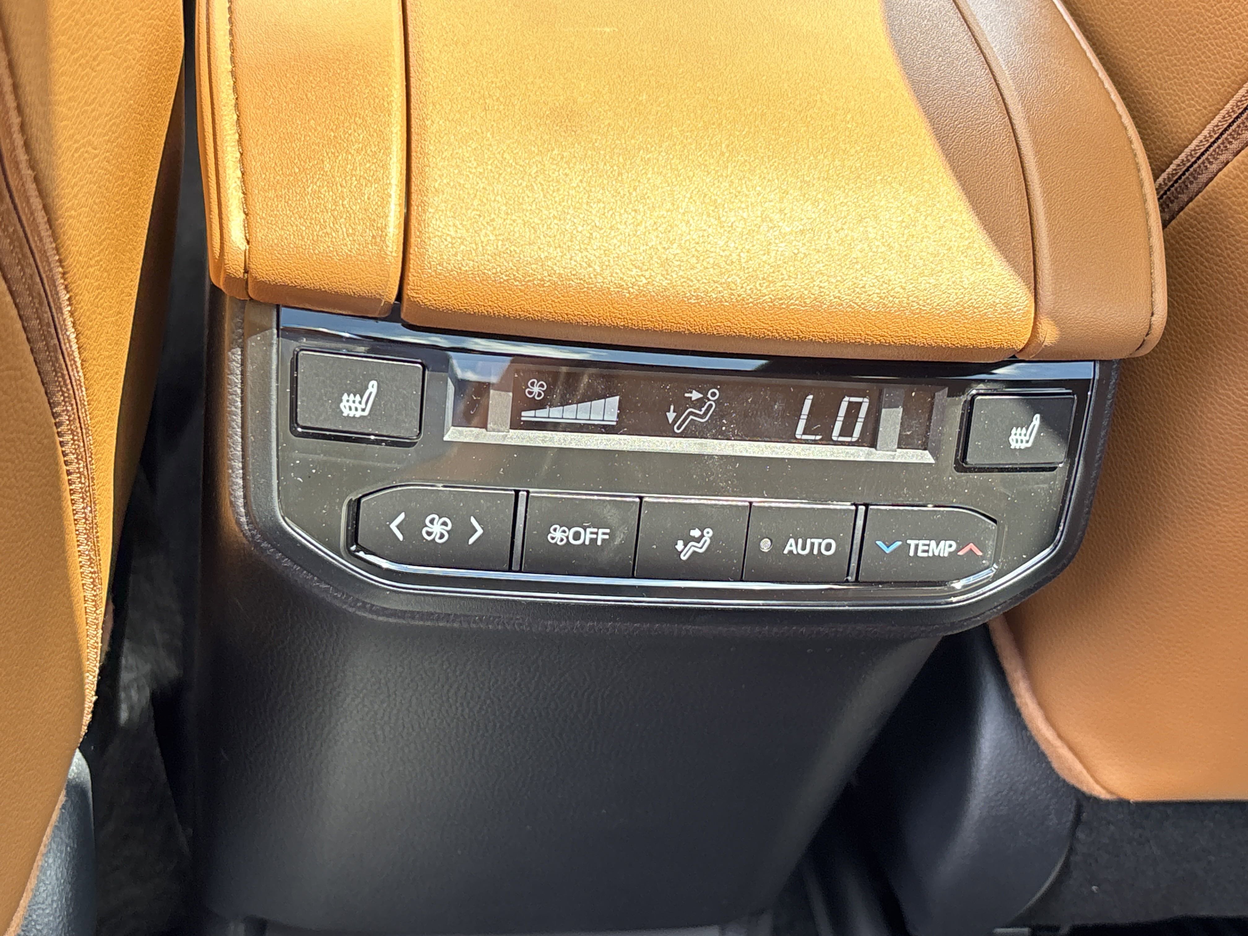 2025 Toyota Highlander Platinum photo 3