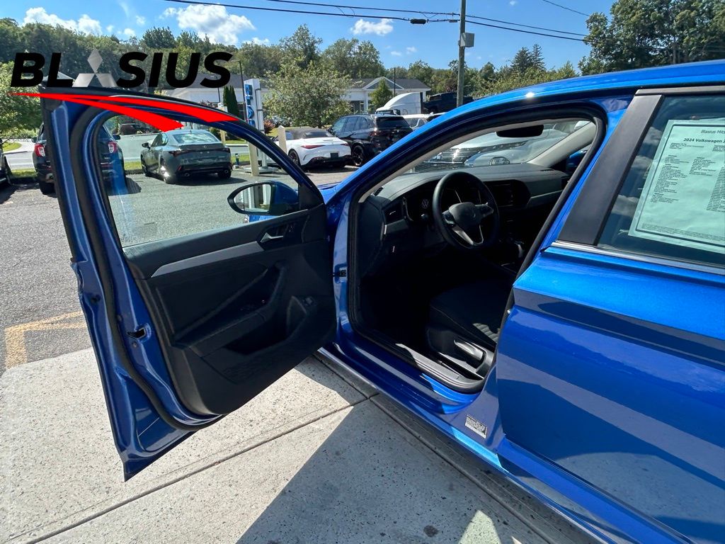 2024 Volkswagen Jetta 1.5T S photo 6
