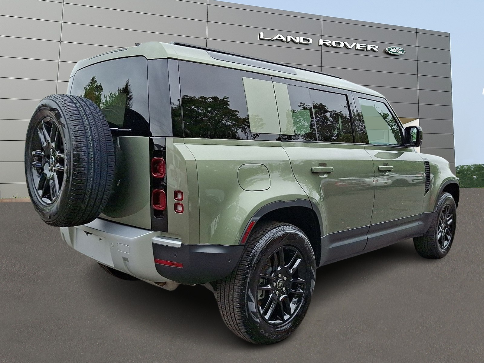2025 Land Rover Defender 110 photo 2