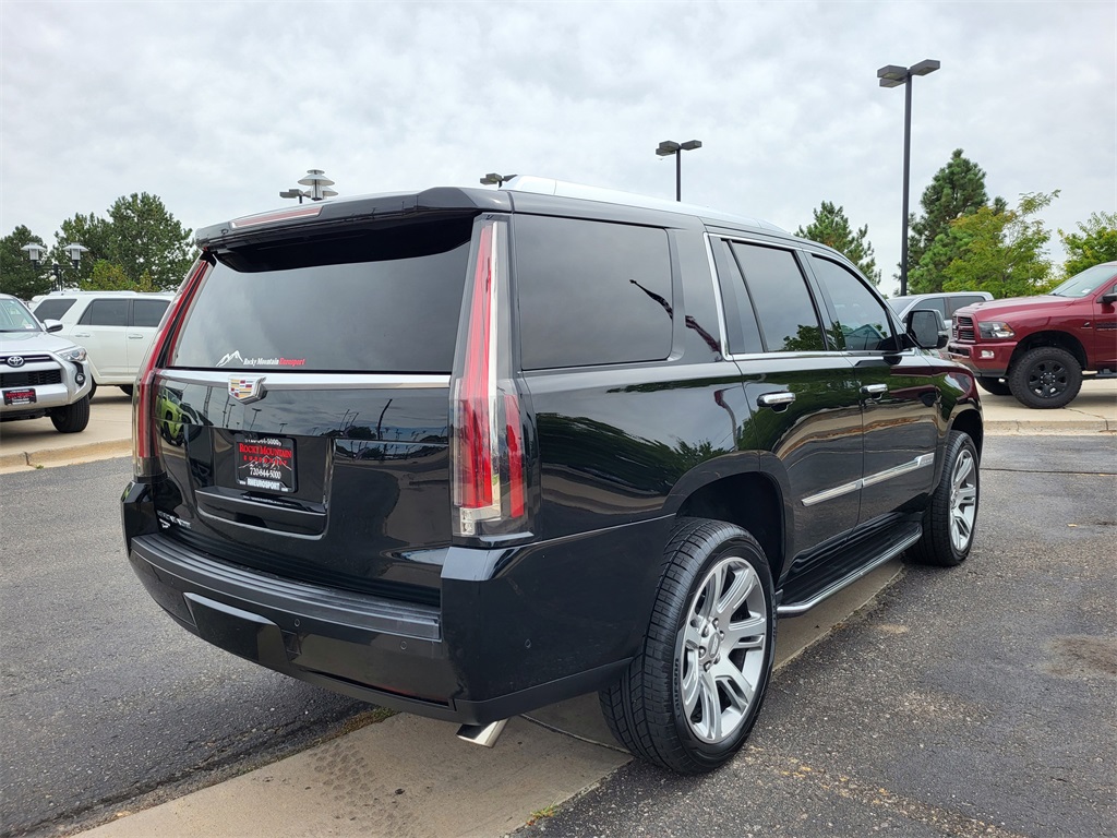 2017 Cadillac Escalade Luxury photo 3