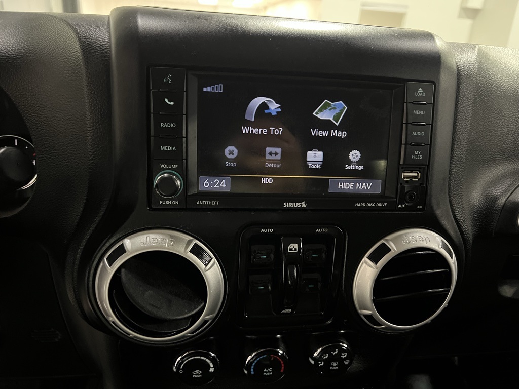 2014 Jeep Wrangler Unlimited Sahara photo 21