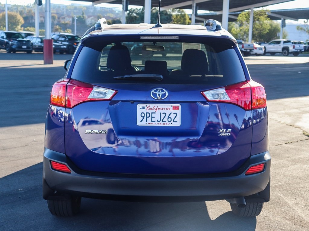 2015 Toyota RAV4 XLE photo 3