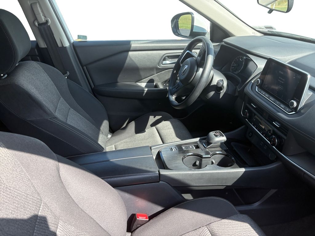 2024 Nissan Rogue SV photo 15