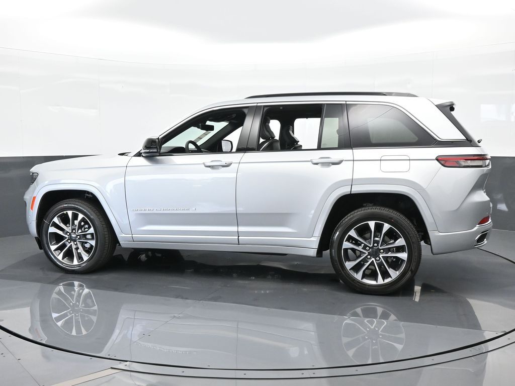 2024 Jeep Grand Cherokee Overland photo 3