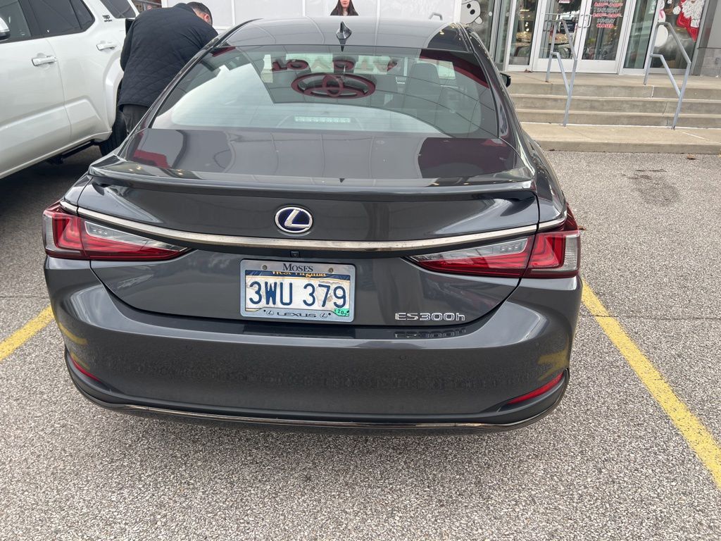 2022 Lexus ES 300h photo 4