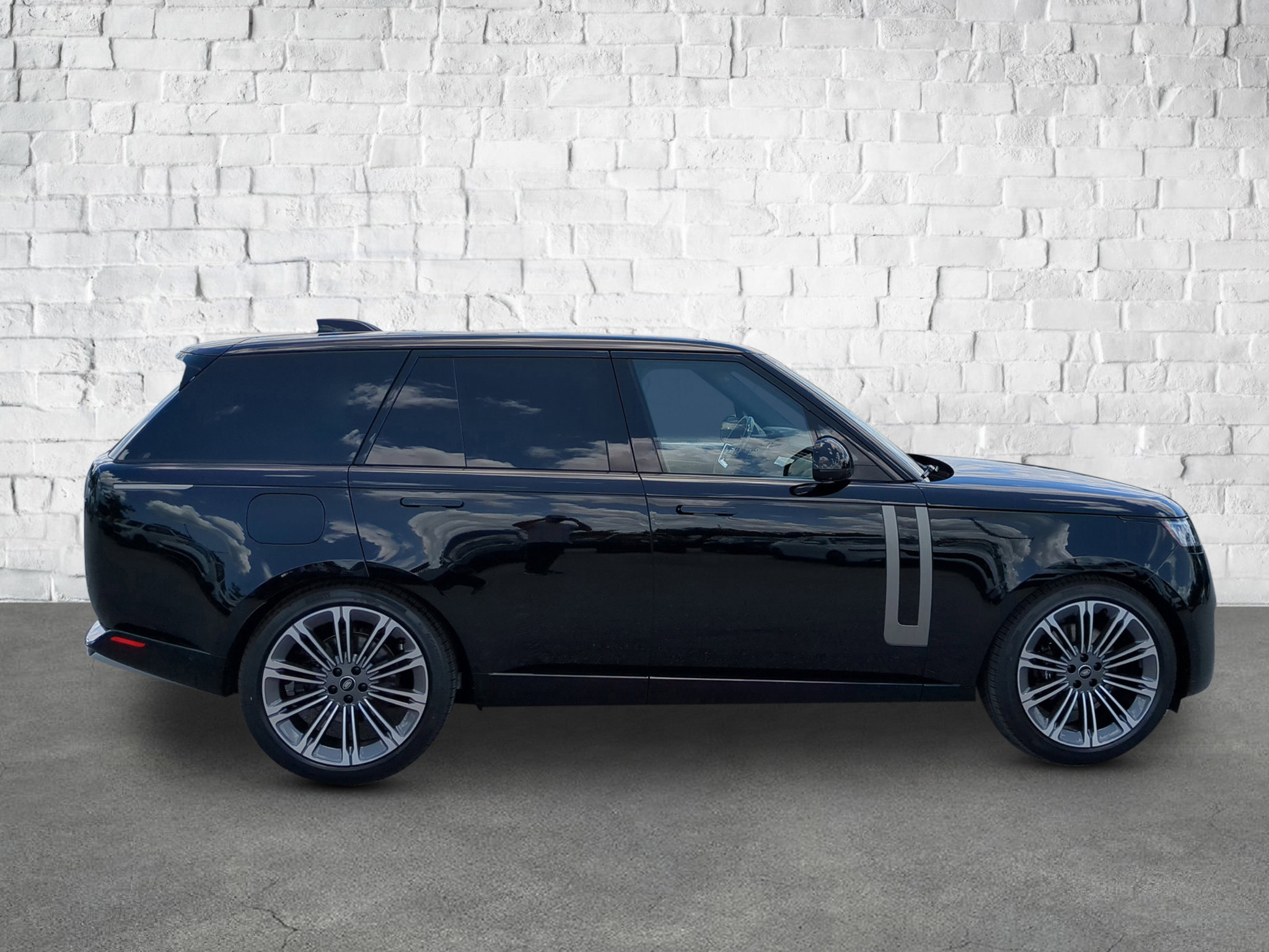 2025 Land Rover Range Rover SE photo 5